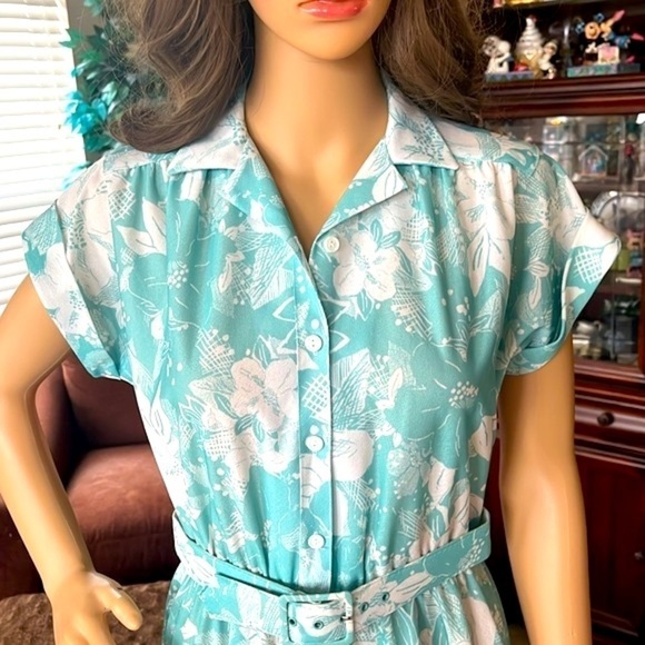 Vintage California Looks Belted Short-Sleeved Aqua White Sun Dress - Picture 4 of 13